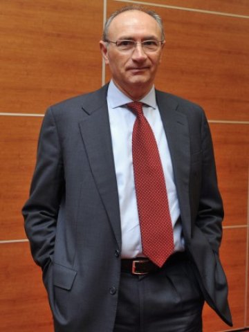 <p style="text-align: justify;">
	Главният изпълнителен директор на UniCredit в Италия Федерико Гицони. <em>Снимка: Ройтерс</em></p>
