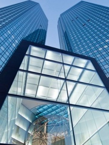 <p>
	Кулите близнаци във Франкфурт - главен офис на Deutsche Bank. <em>Снимка: Deutsche Bank&nbsp;</em></p>
