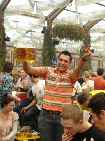 <p>
	Бирата на Октоберфест е с почти 4% по-скъпа от преди година. <em>Снимка: sxc.hu</em></p>
