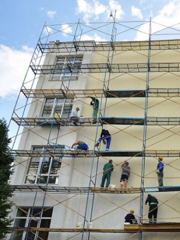 <p>
	<em>До неотдавна строителството даваше &quot;хляб&quot; на голяма част от българите, а сега секторът е в реанимация.</em>&nbsp; <em>Снимка: БТА</em></p>
