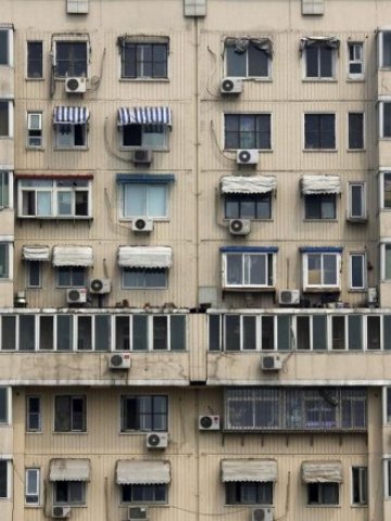 <p>
	Сграда в Пекин. <em>Снимка: Ройтерс</em></p>
