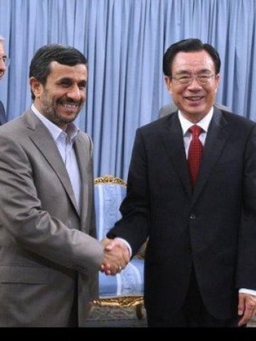 <p>
	Китайският партиен лидер Хъ Гуоцян по време на срещата си с иранския президент Махмуд Ахмадинеджад. <em>Снимка: Irna</em></p>
