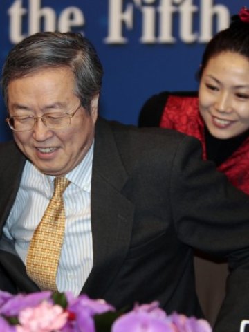 <p>
	Управителят на китайската централна банка Джоу Сяочуан. <em>Снимка: Ройтерс</em></p>
