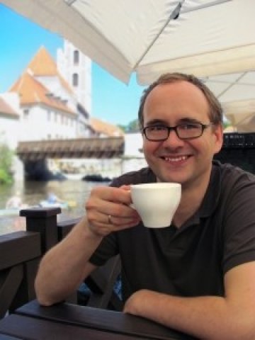 <p>Срещите с хора също са вид &quot;работа&quot;, която може да накара човек да се почувства щастлив и да осмисли деня му. Снимка: sxc.hu</p>