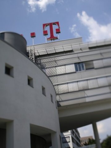 <p>
	Централата на Deutsche Telekom в Бон. <em>Снимка: Ройтерс</em></p>
