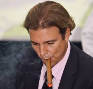 Антонио Кастро се влюби онлайн... в мъж 