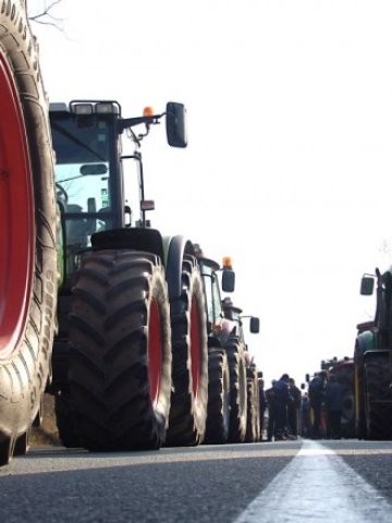 <p>
	<em>При всеки следващ протест с участието на големи машини в центара на София стачкуващите ще плащат по 50 лева за всяко превозно средство, предвижда новата наредба на столичната община </em>&nbsp; Снимка: БТА</p>
