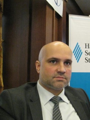 <p>
	Кирил Гератлиев, директор на Главна дирекция Европейски фондове за конкурентоспособност към Министерството на икономиката енергетиката и туризма.&nbsp;<em>Снимка: Investor.bg</em></p>
