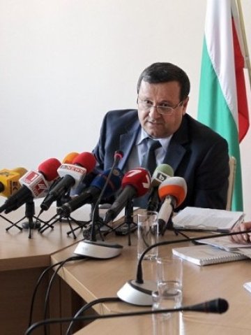 <p>
	Министърът на труда и социалната политика Хасан Адемов. <em>Снимка: БТА</em></p>
