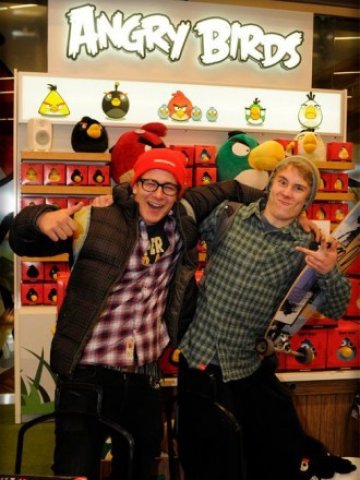 <p>
	Първият магазин за плюшени &quot;разярени птици&quot; в Хелзинки. <em>Снимка: Rovio</em></p>
