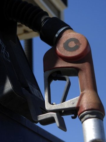 <p>
	Цената на &quot;черното злато&quot; може да бъде пряко повлияна от резултатите от президентските избори в Иран. <em>Снимка: Ройтерс</em></p>
