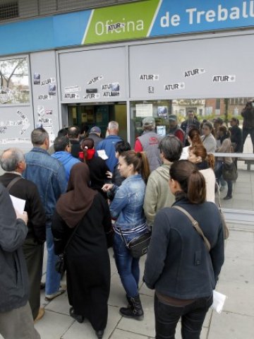 <p>
	Все повече европейци използват услугите на местните бюра по труда. <em>Снимка: Ройтерс</em></p>
