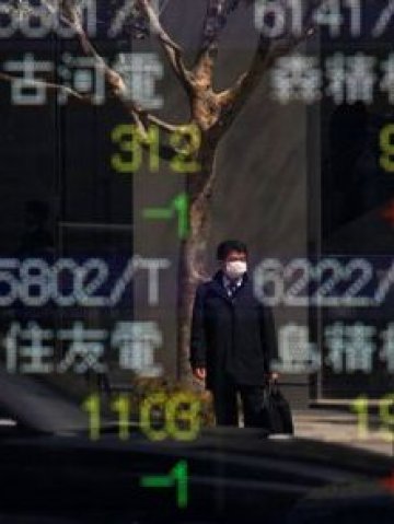 <p><span style="font-size: 10pt;">Борсите в Азия изостават в представянето си тази година от тези в Европа и САЩ. </span><i><span style="font-size: 10pt;">Снимка: Ройтерс</span></i></p>