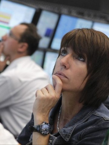 <p>
	<em>Фондовата борса във Франкфурт, 24 юли 2012 г. Снимка: Ройтерс</em></p>
