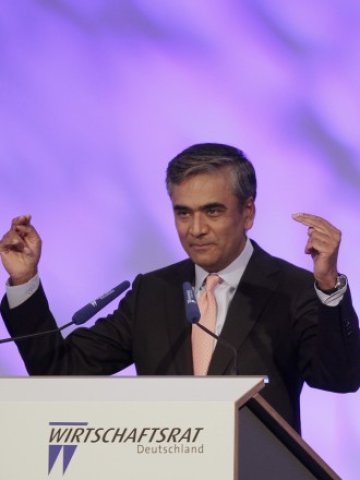 <p>
	<em>Изпълнителният директор на Deutsche Bank Аншу Джайн. Снимка: Ройтерс</em></p>
