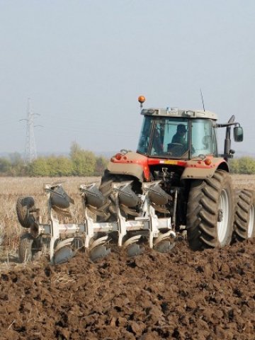 <p>
	Преобладаващата част от българските ниви попадат в зоните на необлагодетелствани райони</p>
<p>
	Снимка: БТА</p>

