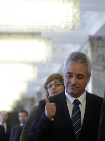 <p>
	Премиерът Марин Райков. <em>Снимка: БТА</em></p>
