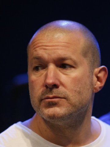 <p>
	Джони Айв. <em>Снимка: Ройтерс</em></p>
