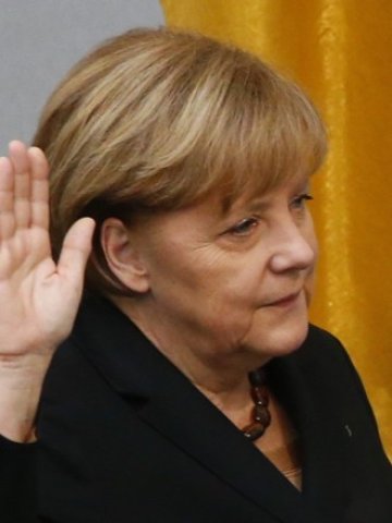 <p>
	Меркел при заклеването си като трети пореден канцлер. <em>Снимка: Ройтерс</em></p>
