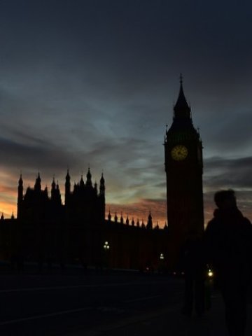 Активността в услугите във Великобритания се забави до двегодишно дъно