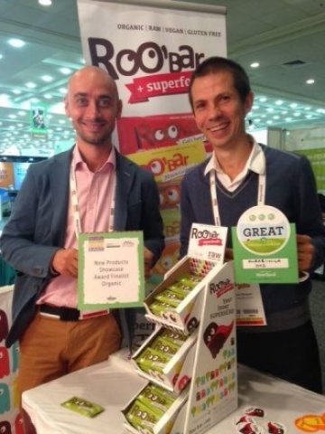 <p>
	Яни Драгов (вдясно).&nbsp;<em>Снимка: личен архив</em></p>
