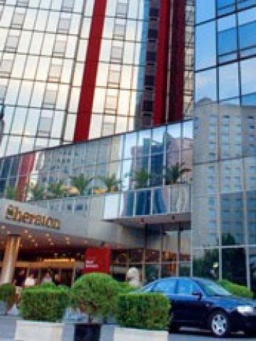 <p style="margin-bottom: 0cm;">
	Great Wall Sheraton в Пекин. <em>Снимка: starwoodhotels.com</em></p>
