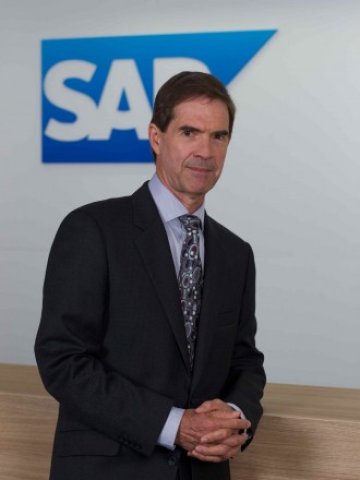 <p>
	Роб Симспън. <em>Снимкa: SAP</em></p>
