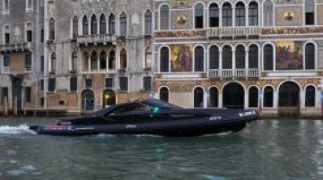 Lancia навлезе в дълбоки води