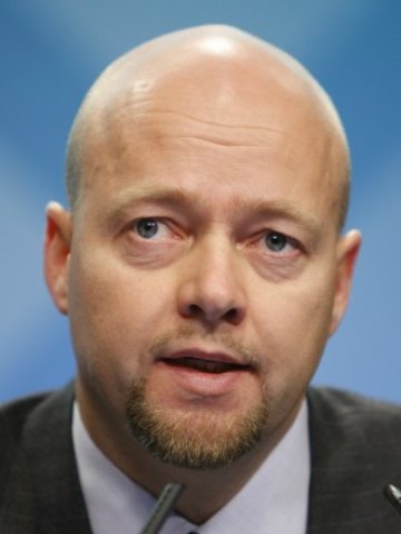 <p>
	Ингве Слинстад, изпълнителен директор на Norges Bank Investment Management, <em>Снимка: Ройтерс</em></p>
