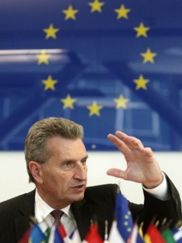 <p>
	Йотингер:&nbsp;България е част от ЕС, значи трябва да приеме цялото европейско законодателство.<em> Снимка: архив Ройтерс</em></p>
