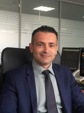 Музиката спря, но централните банкери продължават да танцуват. На БФБ - тишина