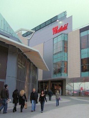<p>
	Търговският център Westfield&nbsp;в Лондон. <em>Снимка: Jim Linwood, лиценз:&nbsp;<a href="http://creativecommons.org/licenses/by/2.0" target="_blank">Creative Commons</a></em></p>

