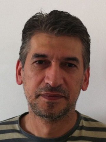 <p>
	Драгомир Драганов, председател на Асоциацията на преработвателите на пчелен мед в България.&nbsp;<em>Снимка: Личен архив</em></p>
