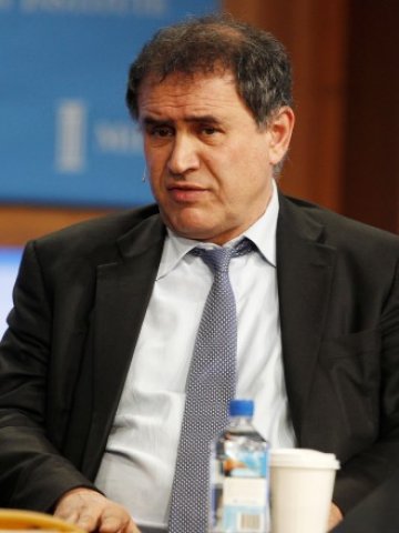 <p>
	Нуриел Рубини: Не прекратявайте помощта за Гърция. <em>Снимка: Ройтерс</em></p>
