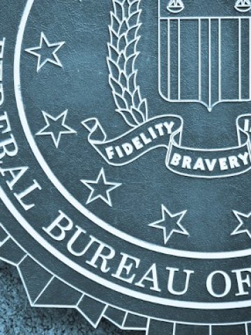 <p>
	Оказа се, че във ФБР се занимават и с разработването на полезни приложения за смартфони. Снимка:&nbsp;&nbsp;Dave Newman via Flickr, <a href="http://creativecommons.org/" target="_blank"><strong>лиценз: Creative Commons</strong></a></p>
