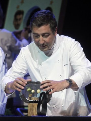 <p>
	Танцуващият сладолед в действие. <em>Снимка: Ройтерс</em></p>
