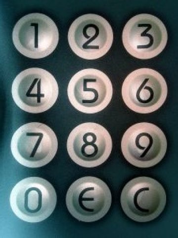 <p>Страховете от фалит на Гърция понижиха еврото и вдигнаха лихвите по гръцките ДЦК. <i>Снимка: sxc.hu</i></p>