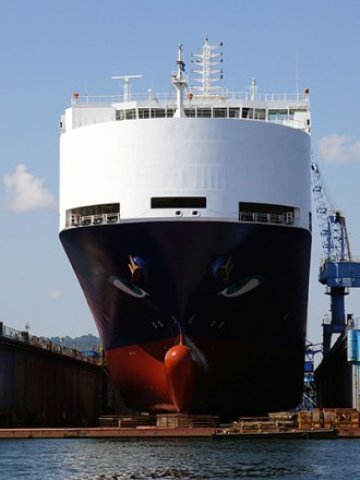 <p style="text-align: justify;">
	Плаващ ремонтен док на КРЗ Одесос.&nbsp;<em>Снимка: odessos-yard.bg</em></p>
