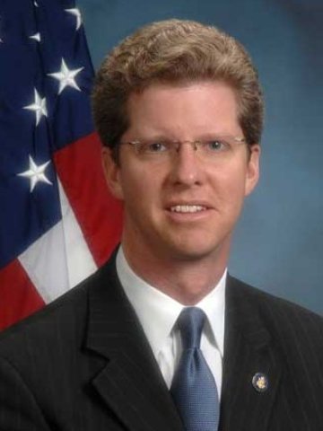 <p>
	Шон Донован. <em>Снимка: portal.hud.gov</em></p>
