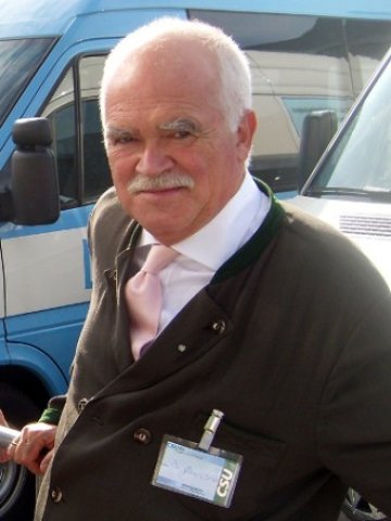 <p>
	Петер Гаувайлер е изградил кариерата си чрез задаване на неудобни въпроси и оспорване на преобладаващото мнение. <em>Снимка: Wikimedia, Лиценз: Creative Commons</em></p>
