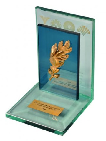 <p>
	Специалната статуетка, която ДЗИ получи. <em>Снимка: Компанията</em></p>
