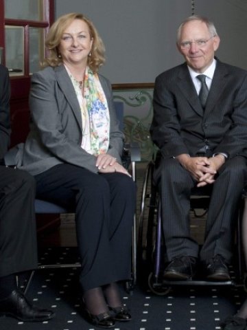 <p>
	Австрийският финансов министър Мария Фектер и германският й колега Волфганг Шойбле.<em> Снимка: Ройтерс</em></p>
