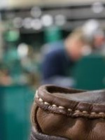 <p>Шивачки и обущари се местят на партера заради по-лесния достъп. <i>Снимка: sxc.hu</i></p>