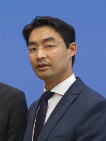 <p>
	Германският икономически министър Филип Рьослер.<em> Снимка: Архив Ройтерс</em></p>
