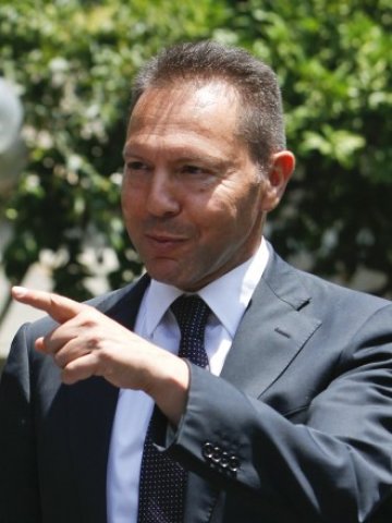 <p>
	Гръцкият финансов министър Янис Стурнарас. <em>Снимка: Ройтерс</em></p>
