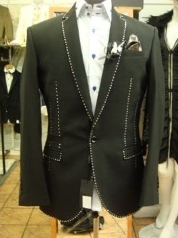 Мъжки костюм за £599 хил. 