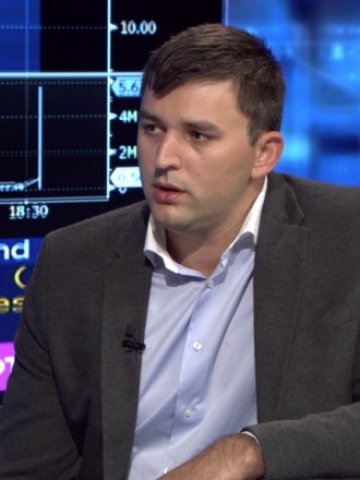 <p>
	Финансовият анализатор&nbsp;<a href="http://www.investor.bg/evropa/334/a/kakvi-sa-slabostite-na-stres-testovete-na-evropeiskite-banki-221964/" target="_blank"><strong>Красимир Йорданов</strong></a>. <em>Снимка: Bloomberg TV Bulgaria</em></p>
<div>
	&nbsp;</div>
