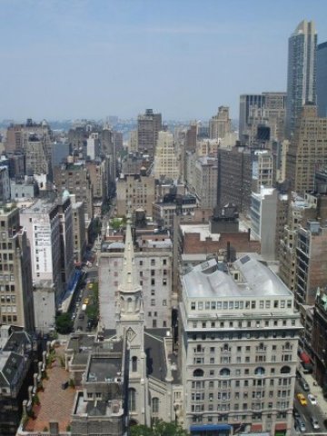 <p>
	Хората продължват да се местят в Ню Йорк в търсене на работа. <em>Снимка:&nbsp;sxc.hu</em></p>
