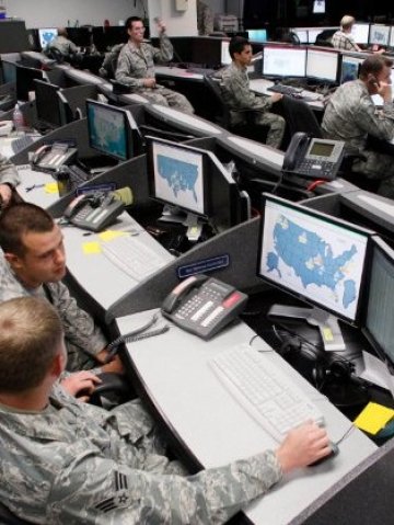 <p style="text-align: center;">
	&nbsp;Според IBM светът показва напредък в борбата срещу престъпността в мрежата. <em>Снимка: Ройтерс</em></p>
