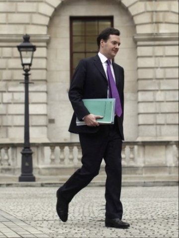 <p>
	На Озборн няма да му е приятно, ако се наложи да предложи още бюджетни рестрикции. <em>Снимка: Архив Ройтерс</em></p>
